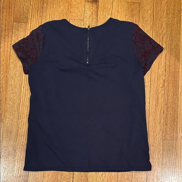 Lace Overlay Short Sleeve Top - Navy with Burgundy - Picture 7 of 9